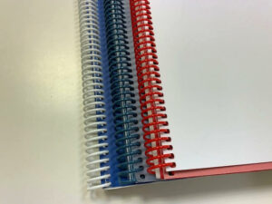 Libretas personalizadas con espiral de plástico colores