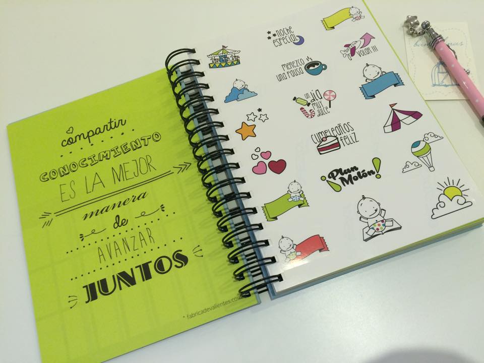 Agenda con pegatinas troqueladas