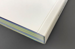 Revistas personalizadas con hendido de cortesía