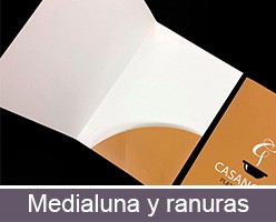 Impresión personalizada de carpeta A4 con bolsillo automontable forma medialuna y ranuras