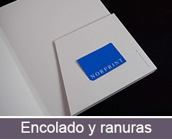 Impresión personalizada de carpeta A4 con lomo, bolsillo encolado y ranuras