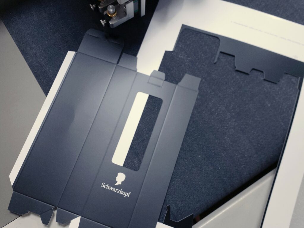 Impresión personalizada de packaging con troquel con plotter de corte