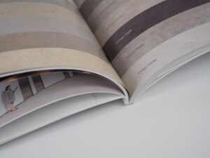 Imprimir catálogos personalizados con encuadernación encolada o fresada