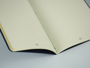 Imprimir libreta personalizada con cosido visto hilo de colores