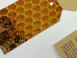 Imprimir etiquetas colgantes microperforadas personalizables